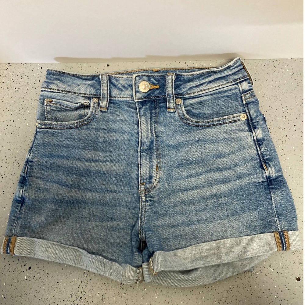 American Eagle Mom Shorts High Waisted Medium Wash Blue Denim Cuffed Size 00